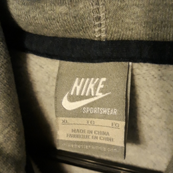 Nike jacket - Picture 2 of 3